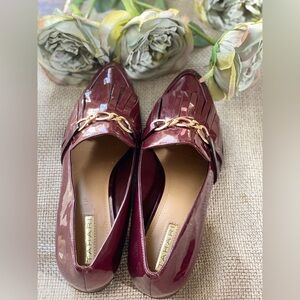 T Tahari NWT Burgundy Flats with Gold Accent, Sz 8.5